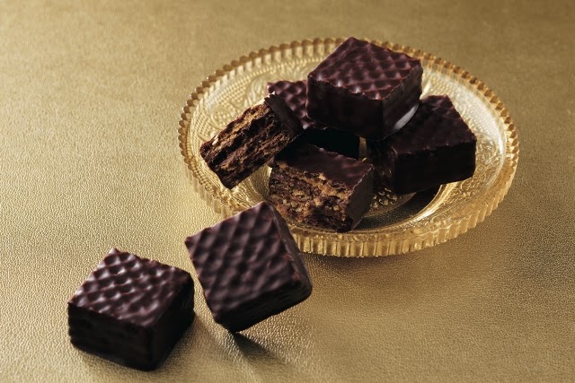ROYCE' Chocolate 'Hazel Cream' Wafers