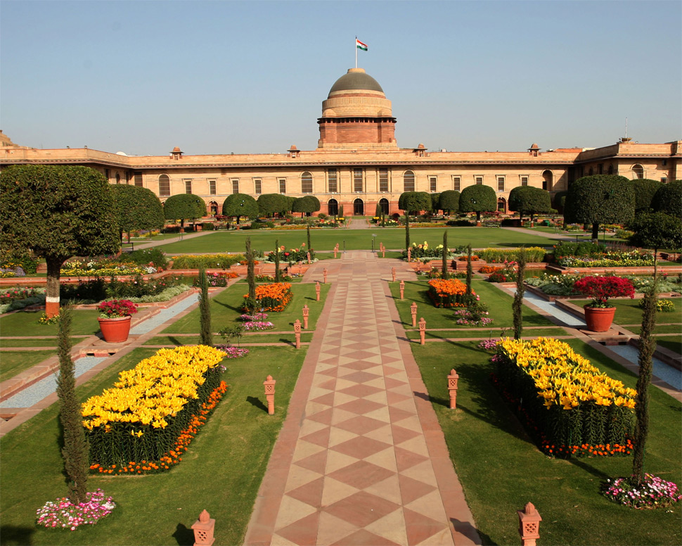 Mughal Garden, Rashtrapati Bhavan, Delhihttp://rashtrapatisachivalaya.gov.in/rbtour/photos-gallery/75